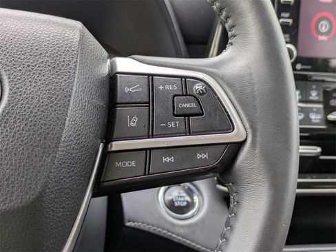 Used 2022 Toyota Highlander LE image 25