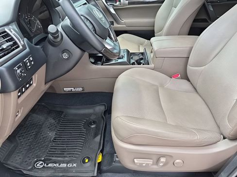 Used 2022 Lexus GX 460 Luxury w/ Sport Design Package AWD/4WD image 33