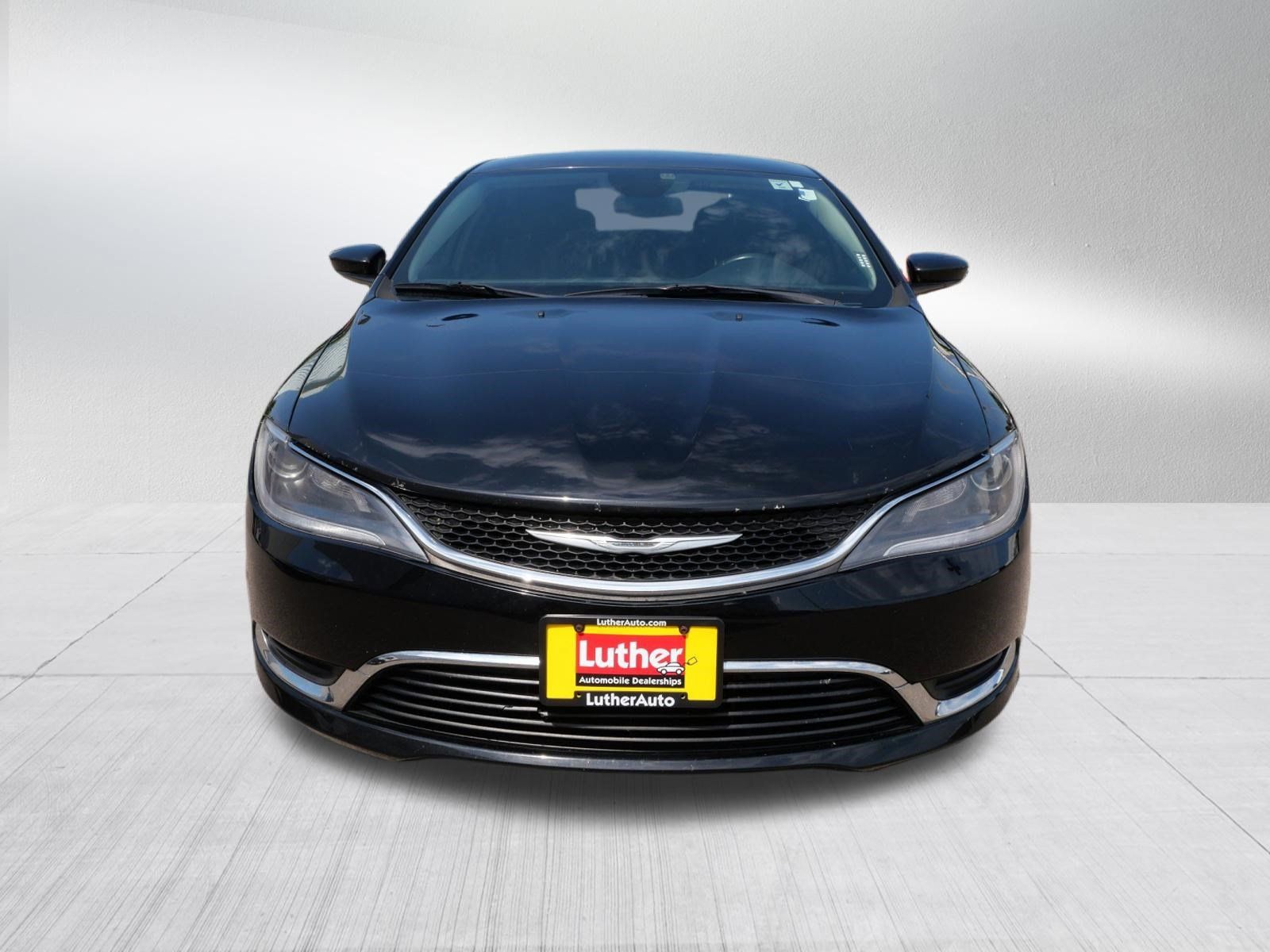 Used 2015 Chrysler 200 Limited w/ Convenience Group FWD image 2