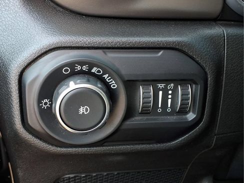 Used 2018 Jeep Wrangler Unlimited Sport S AWD/4WD image 20