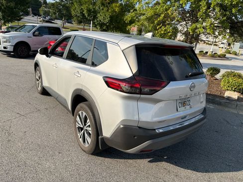 Used 2023 Nissan Rogue SV FWD image 9
