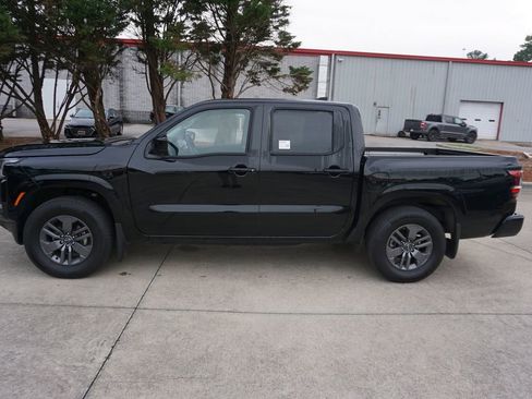 Used 2025 Nissan Frontier SV w/ SV Convenience Package RWD image 18