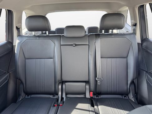 Used 2022 Volkswagen Tiguan SE w/ Panoramic Sunroof Package image 14