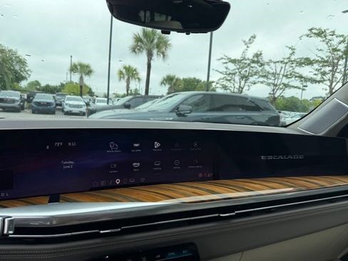 Certified 2025 Cadillac Escalade Sport Platinum w/ LPO, ONYX Package AWD/4WD image 13