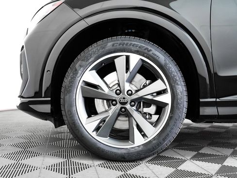 Certified 2024 Audi Q4 e-tron Prestige image 6