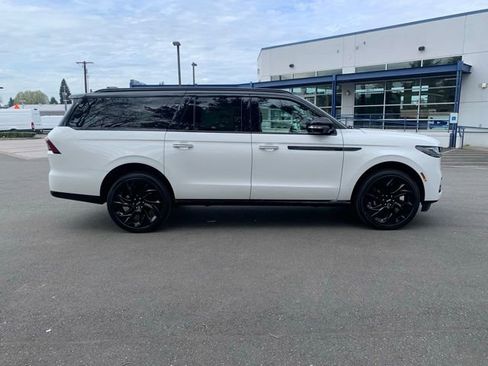 New 2026 Lincoln Navigator L Black Label AWD/4WD image 9