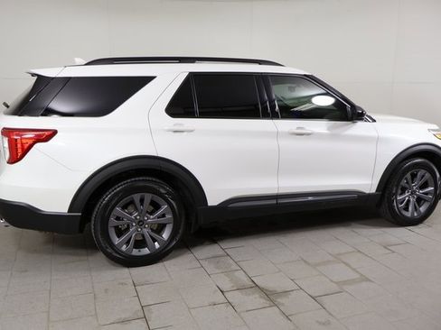 Used 2022 Ford Explorer XLT w/ Equipment Group 202A image 4