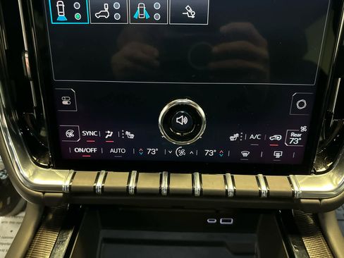 Certified 2025 GMC Yukon XL Elevation image 17