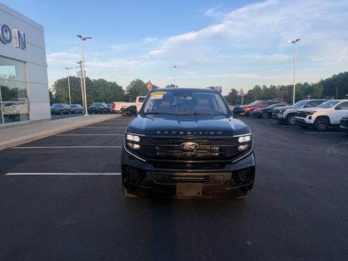 Certified 2025 Ford Expedition Active AWD/4WD image 3