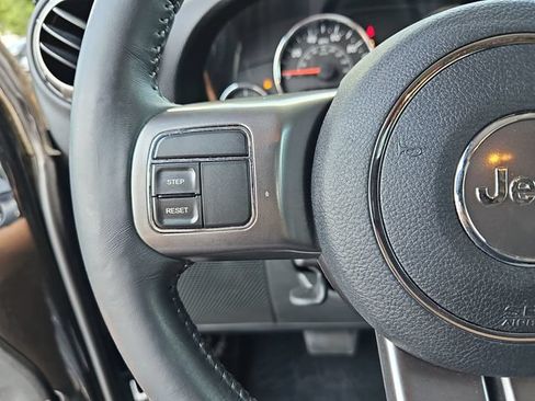 Used 2018 Jeep Wrangler Sahara AWD/4WD image 18