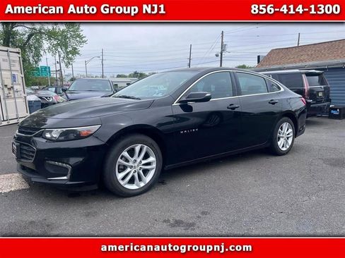 Used 2017 Chevrolet Malibu LT FWD image 1