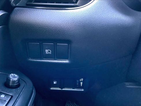 Used 2018 Toyota C-HR XLE image 33