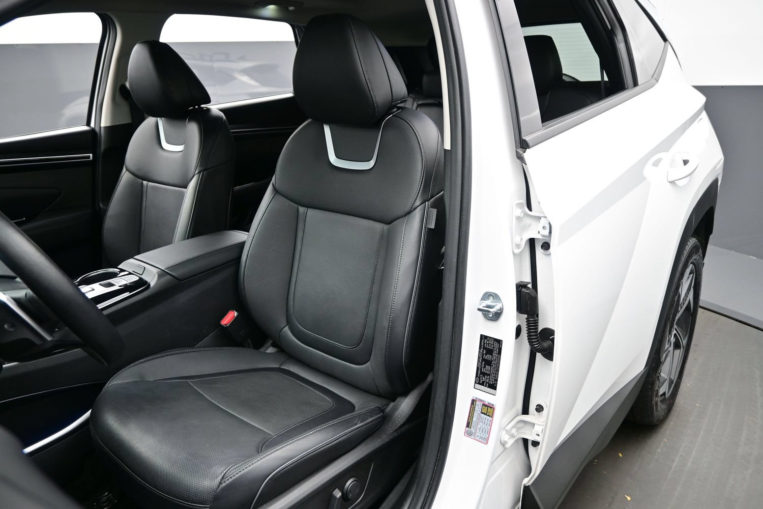 Certified 2024 Hyundai Tucson Limited AWD/4WD image 12