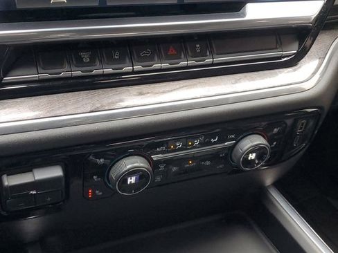 Used 2024 Chevrolet Silverado 2500 LTZ w/ LTZ Convenience Package image 29