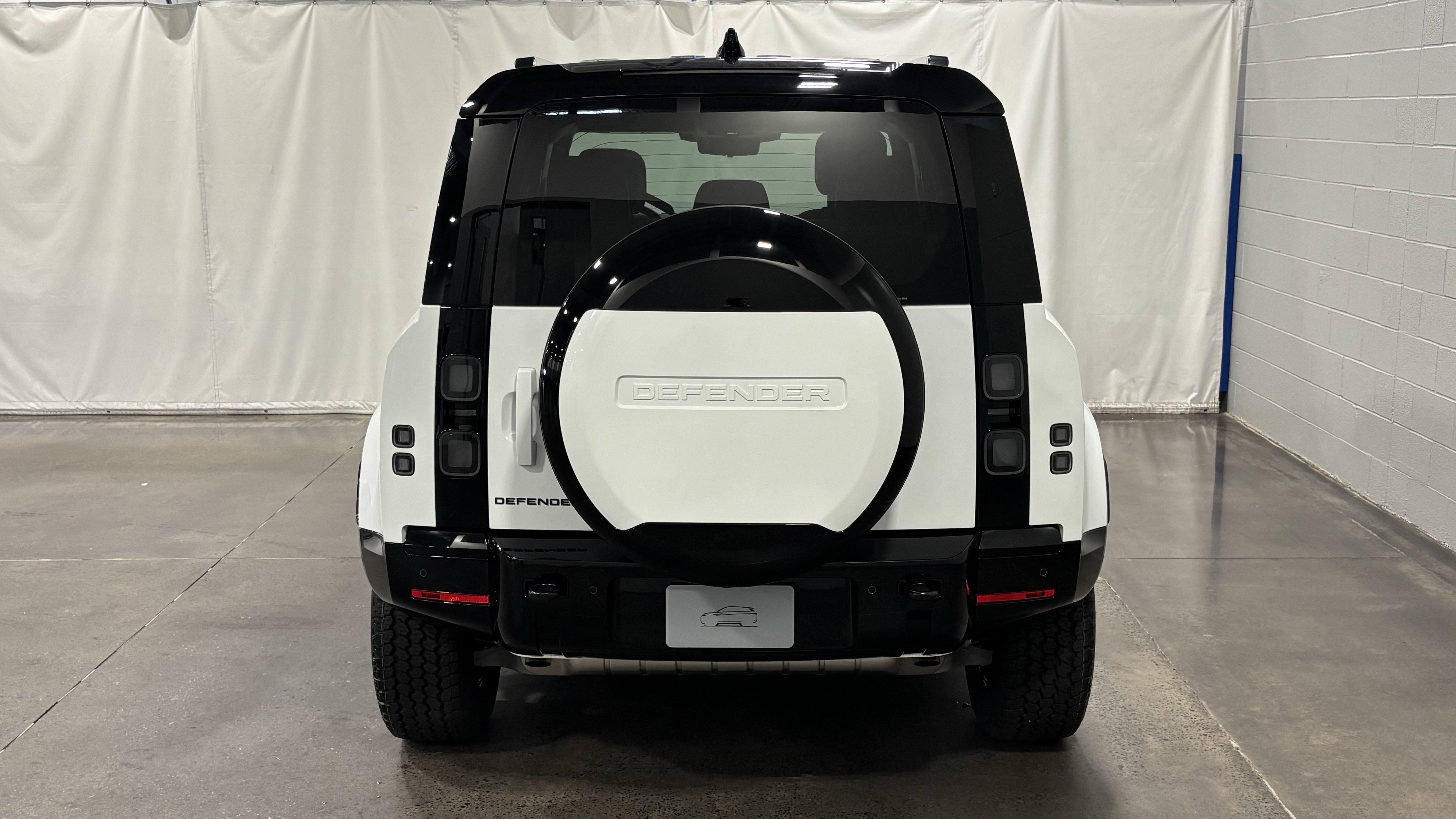 New 2026 Land Rover Defender 110 X-Dynamic SE AWD/4WD image 8