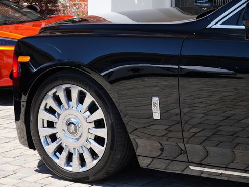 Used 2024 Rolls-Royce Phantom Extended Wheelbase w/ The Phantom Package image 13