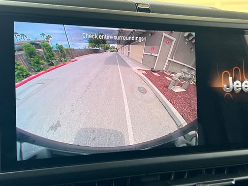 Used 2025 Jeep Wrangler Unlimited Sahara w/ Safety Group AWD/4WD image 19