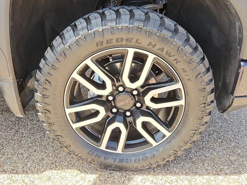 Used 2023 GMC Sierra 1500 AT4 w/ AT4 Premium Package AWD/4WD image 7