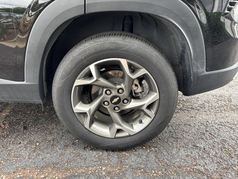 Used 2025 Chevrolet Trax LT FWD image 29