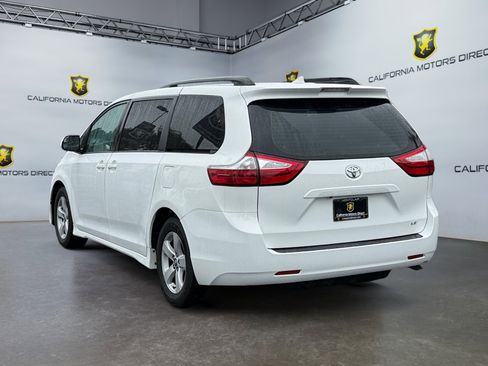 Used 2019 Toyota Sienna LE image 3