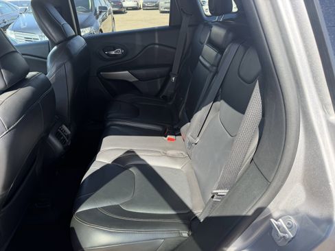 Used 2018 Jeep Cherokee Limited FWD image 10