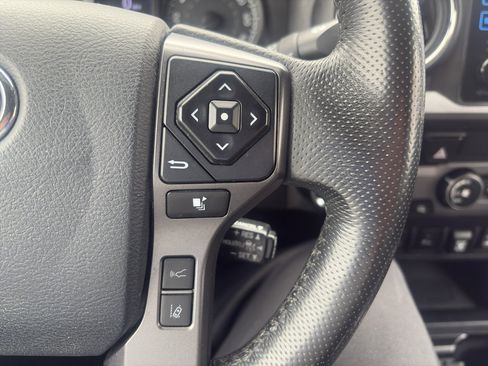 Used 2019 Toyota Tacoma TRD Sport image 18