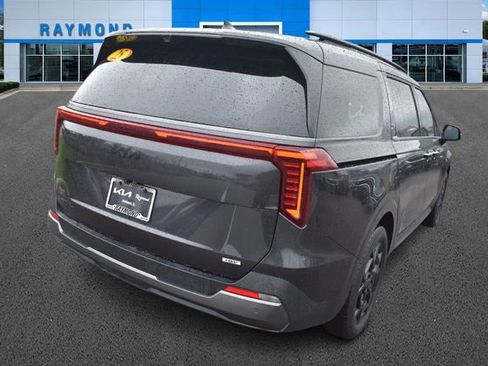 Used 2025 Kia Carnival SX Prestige image 3