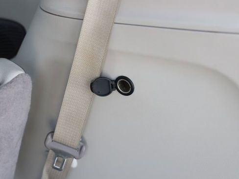 Used 2018 Chrysler Pacifica Touring-L w/ Tire & Wheel Group FWD image 13