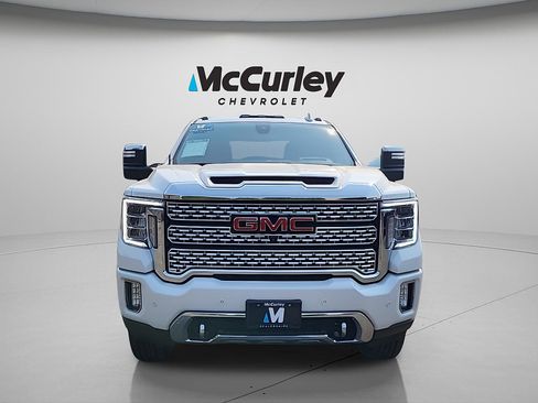 Used 2022 GMC Sierra 3500 Denali w/ Denali Ultimate Package AWD/4WD image 2