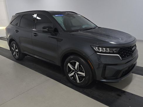 Used 2022 Kia Sorento S FWD image 2