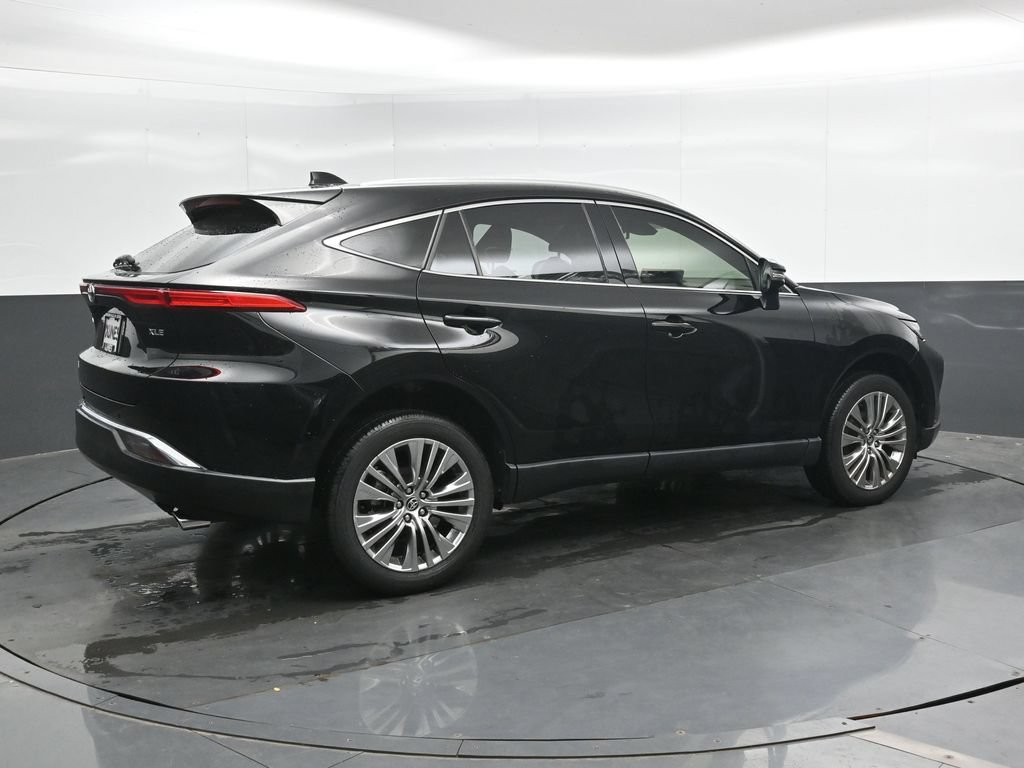 Used 2024 Toyota Venza XLE AWD/4WD image 2