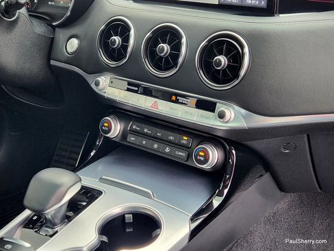 Used 2022 Kia Stinger GT2 image 32