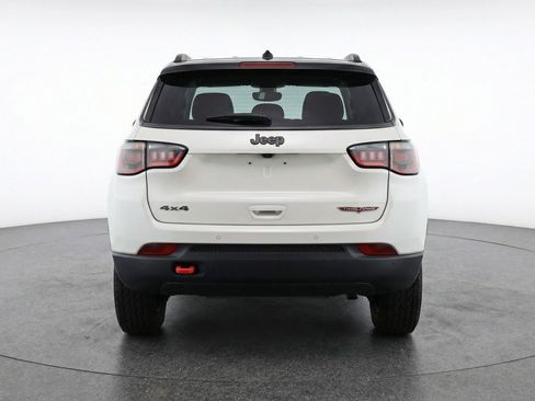 Used 2025 Jeep Compass Trailhawk AWD/4WD image 7