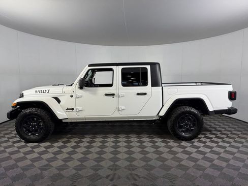 Used 2023 Jeep Gladiator Sport AWD/4WD image 9