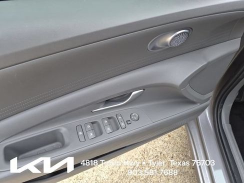 Used 2022 Hyundai Elantra SE FWD image 17
