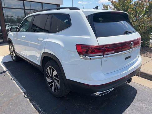 Used 2025 Volkswagen Atlas SE AWD/4WD image 2