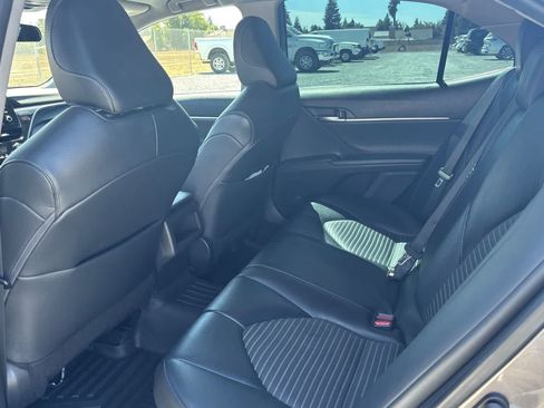 Used 2022 Toyota Camry SE w/ Cold Weather Package FWD image 5