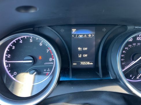 Used 2018 Toyota Camry LE image 20