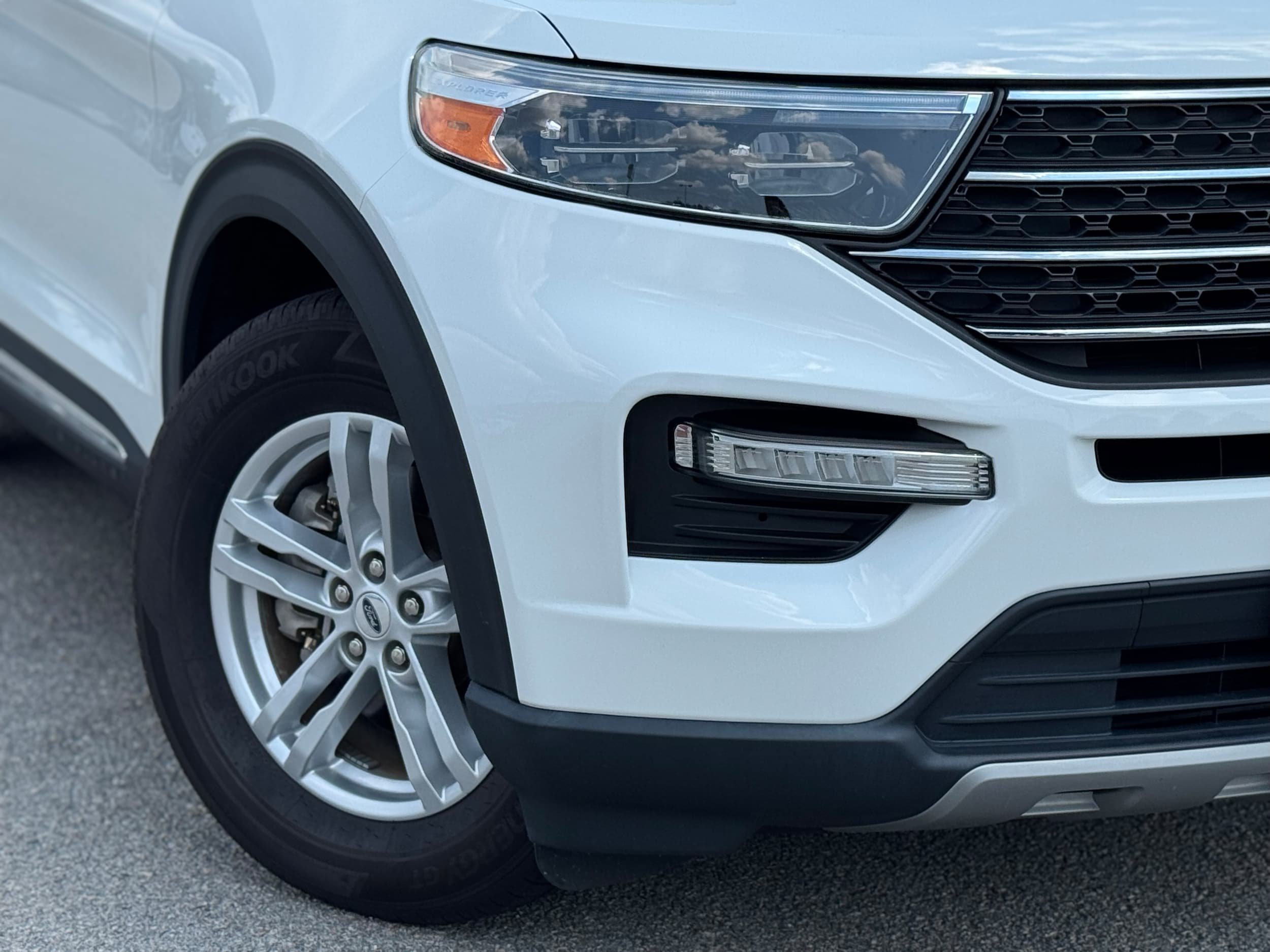 Used 2023 Ford Explorer XLT w/ Equipment Group 202A RWD image 2