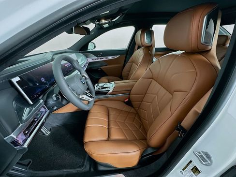 New 2025 BMW 740i w/ Executive Package image 16