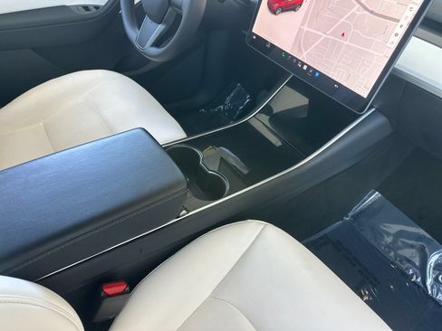 Used 2021 Tesla Model Y Long Range AWD/4WD image 16