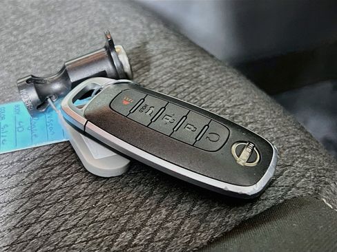 Used 2025 Nissan Rogue SV FWD image 36