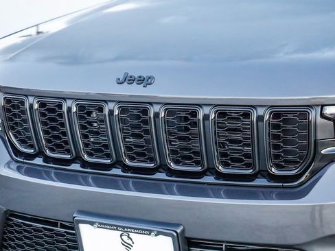 New 2025 Jeep Grand Cherokee Altitude image 6