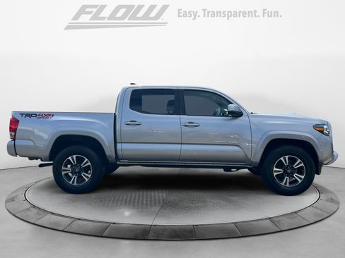 Used 2017 Toyota Tacoma TRD Sport image 10