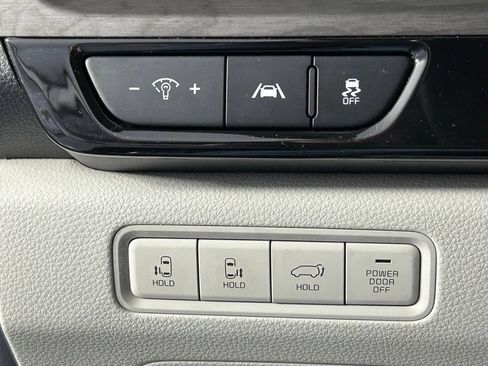 Used 2024 Kia Carnival EX FWD image 30