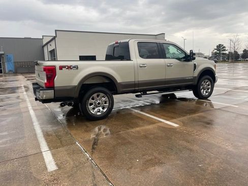Used 2017 Ford F250 Lariat w/ Lariat Ultimate Package image 4