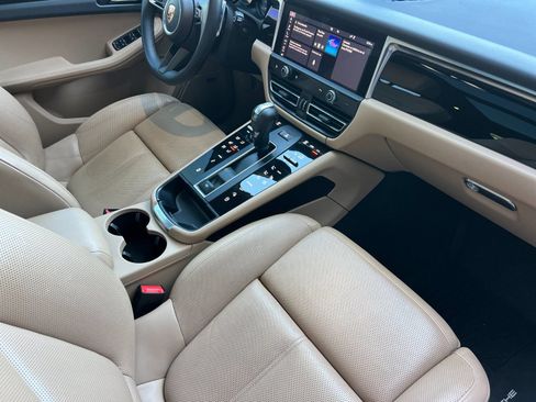 Certified 2024 Porsche Macan S AWD/4WD image 17