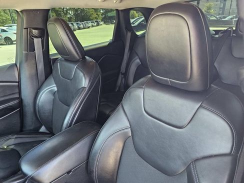 Used 2021 Jeep Cherokee Latitude Plus FWD image 23