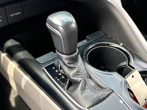 Used 2018 Toyota Camry SE w/ Moonroof Package FWD image 32