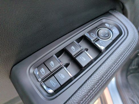 Used 2020 Porsche Macan AWD/4WD image 29